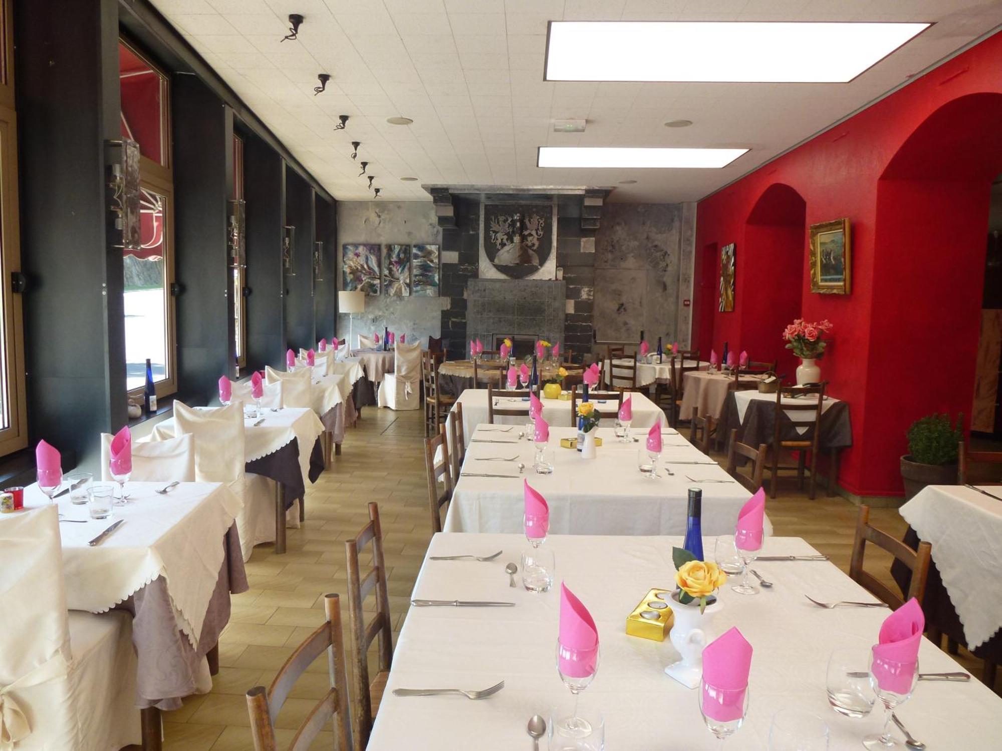 Hotel Restaurant Le Pain De Sucre Monistrol-dʼAllier Esterno foto