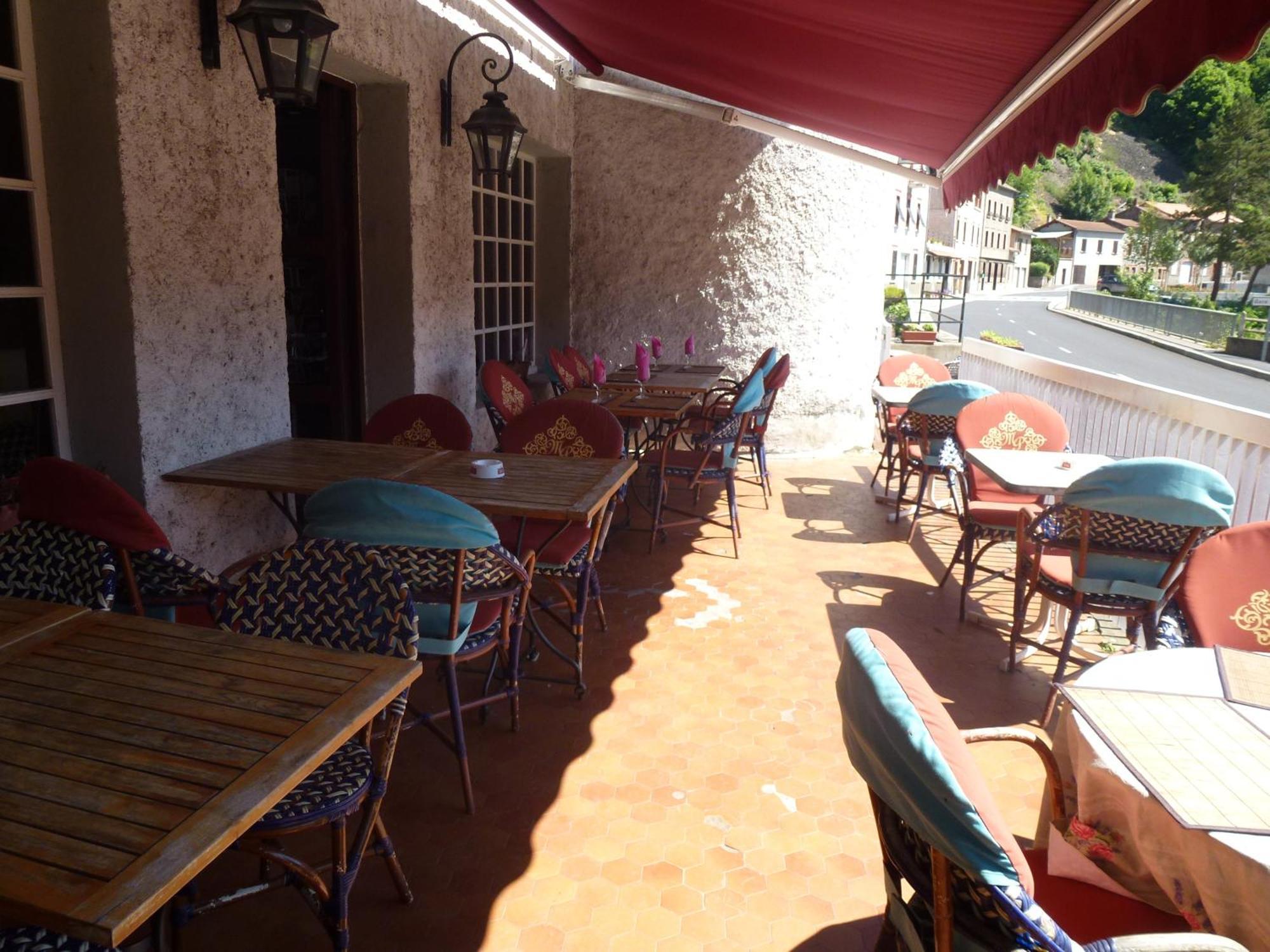 Hotel Restaurant Le Pain De Sucre Monistrol-dʼAllier Esterno foto