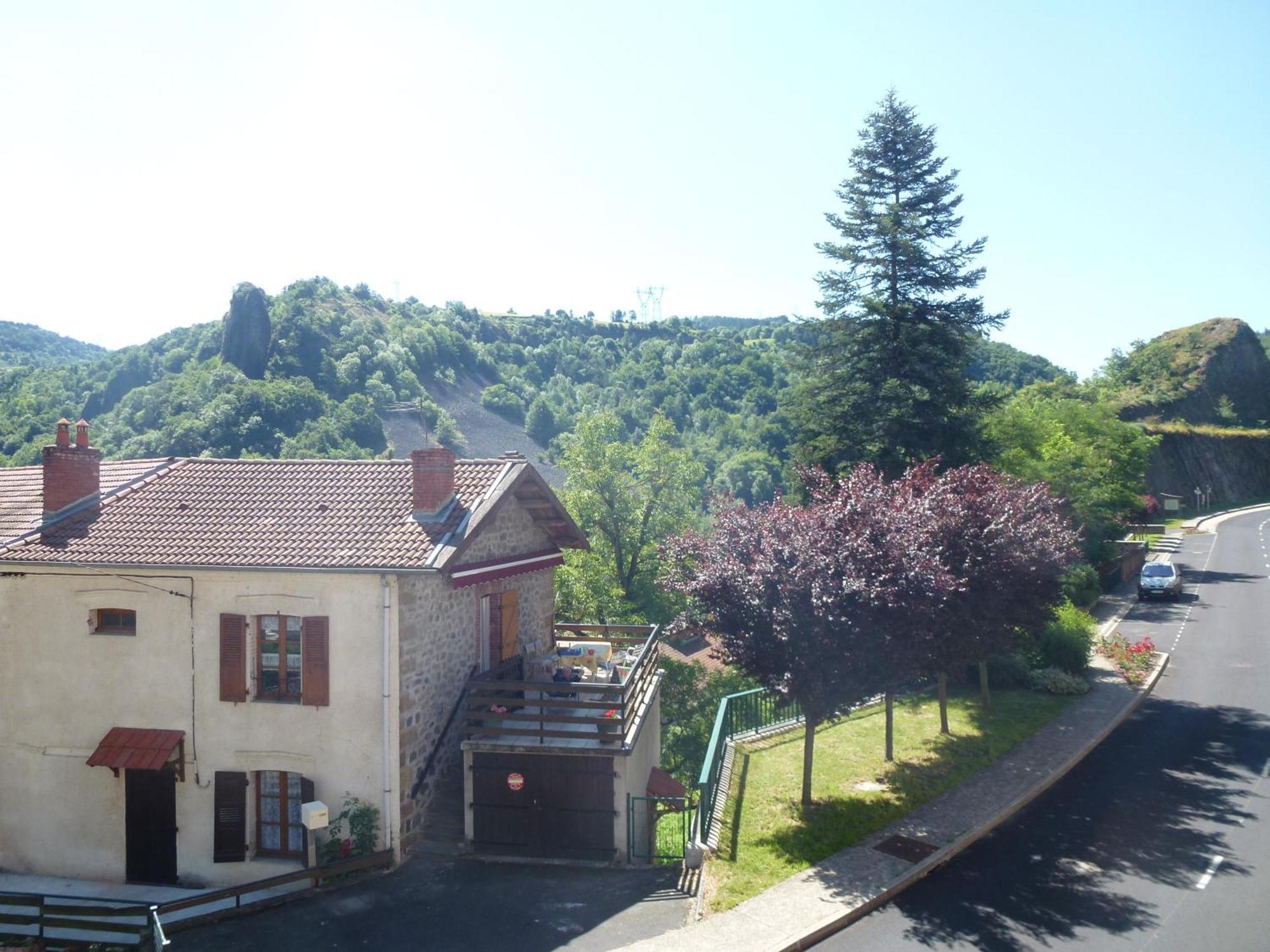 Hotel Restaurant Le Pain De Sucre Monistrol-dʼAllier Esterno foto